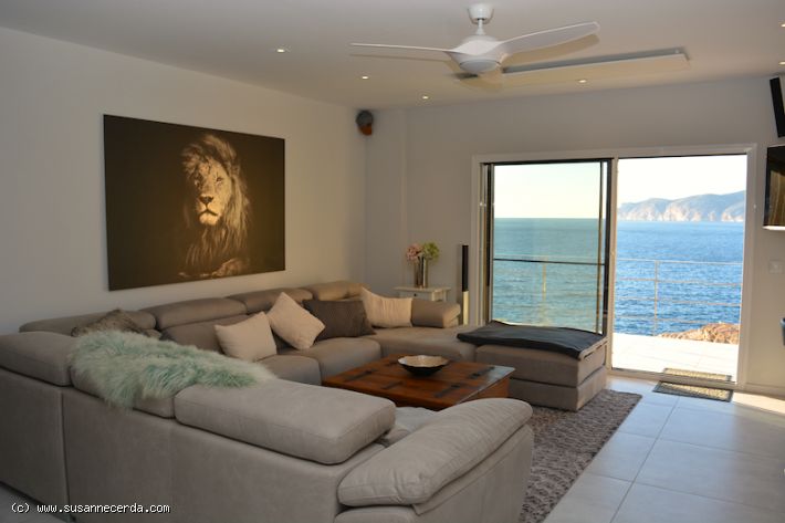 Apartment with spectacular sea views and renovated with high quality materials